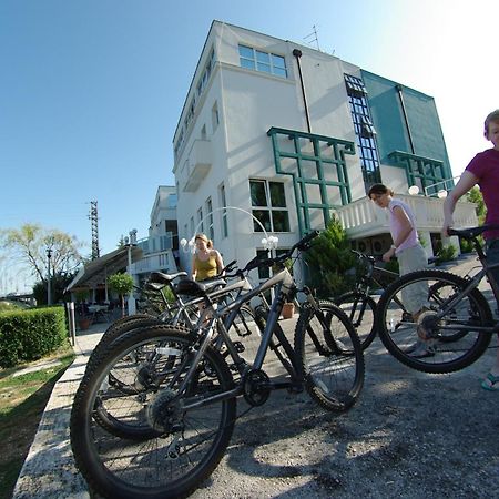 Hotel Sv. Mihovil Trilj Bagian luar foto