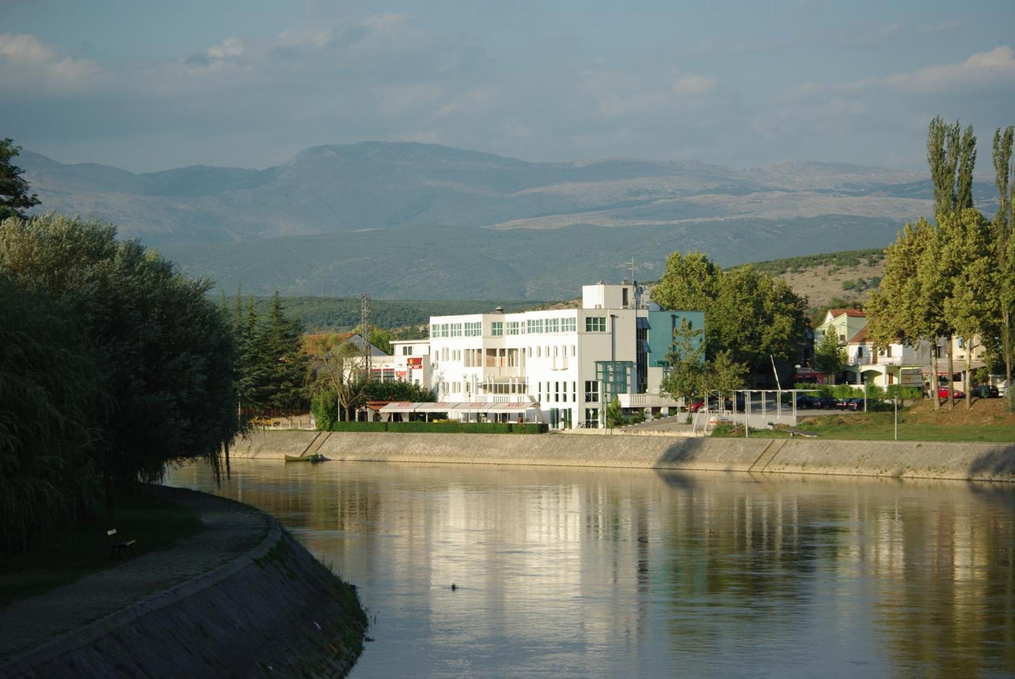 Hotel Sv. Mihovil Trilj Bagian luar foto